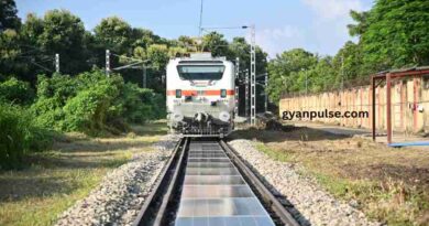 Portable Solar panels in railway tracks of Varanasi and it becomes the first city in India