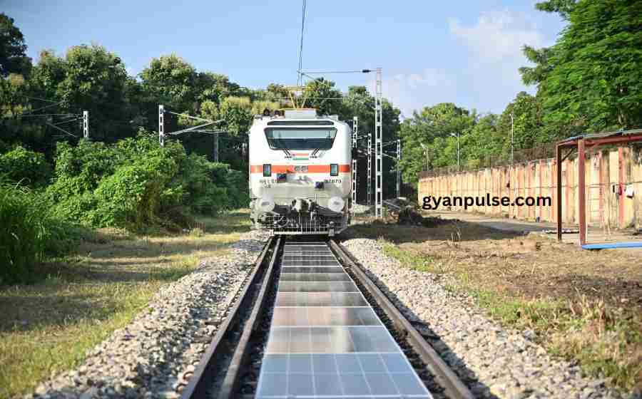 Portable Solar panels in railway tracks of Varanasi and it becomes the first city in India